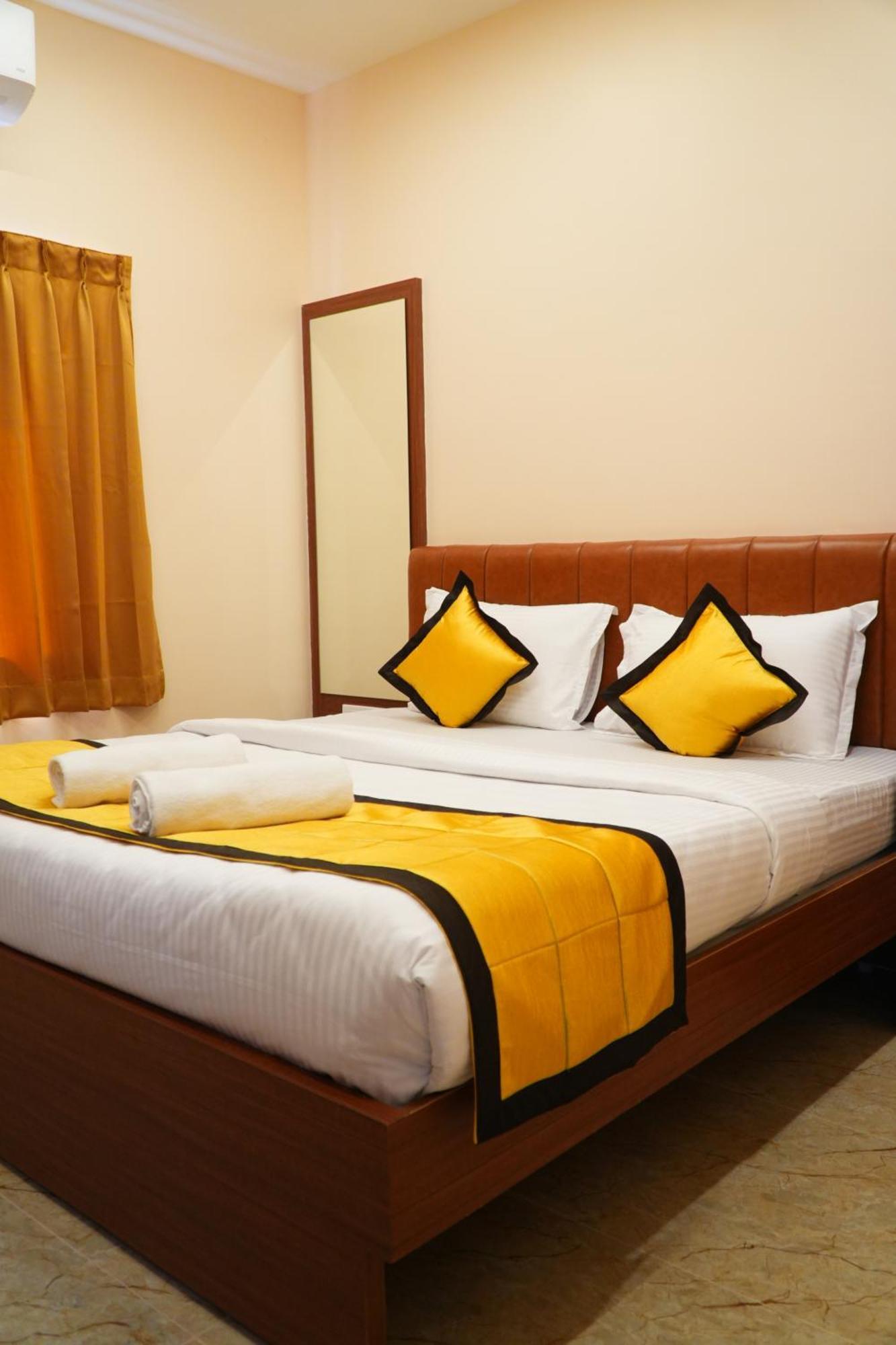 Uj Pallazzio - Business Class Luxury Hotel Tiruvannāmalai Buitenkant foto