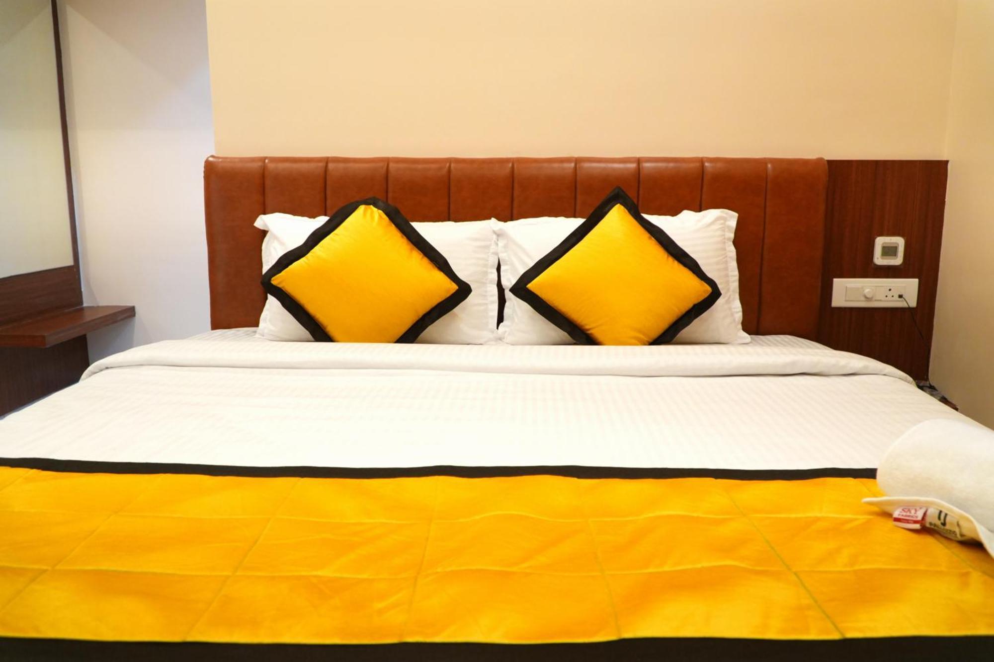 Uj Pallazzio - Business Class Luxury Hotel Tiruvannāmalai Buitenkant foto