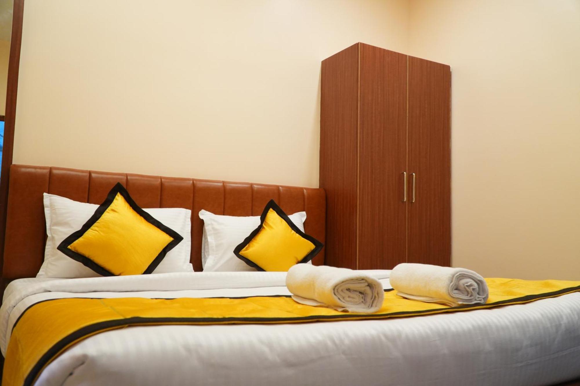 Uj Pallazzio - Business Class Luxury Hotel Tiruvannāmalai Buitenkant foto