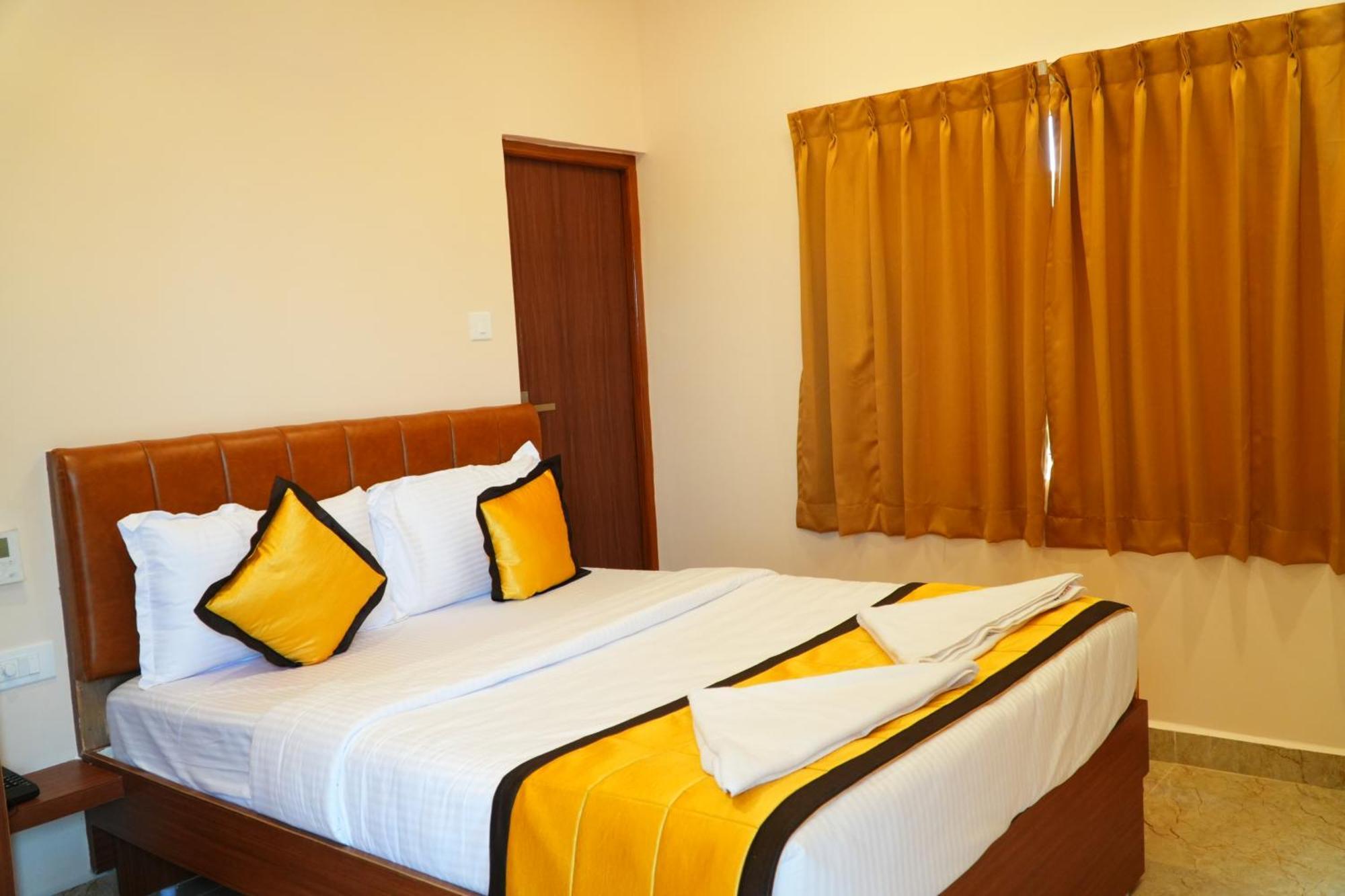 Uj Pallazzio - Business Class Luxury Hotel Tiruvannāmalai Buitenkant foto