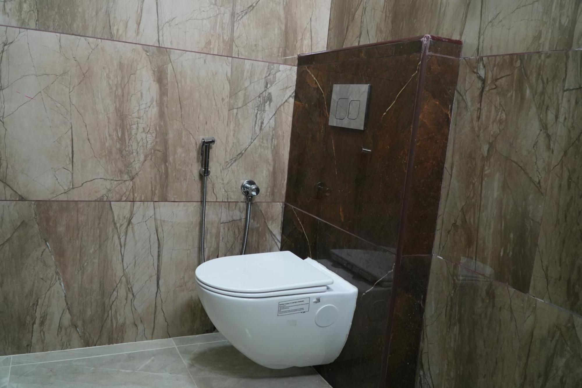 Uj Pallazzio - Business Class Luxury Hotel Tiruvannāmalai Buitenkant foto