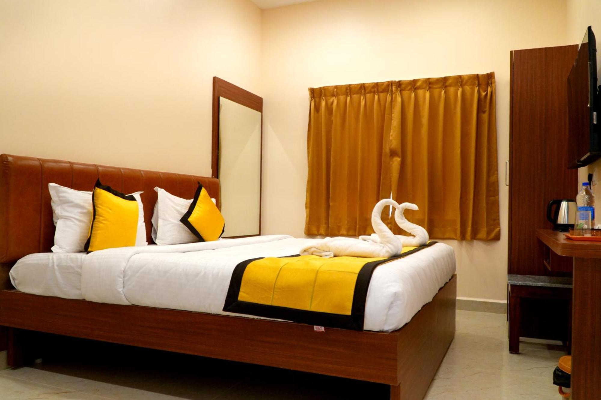 Uj Pallazzio - Business Class Luxury Hotel Tiruvannāmalai Buitenkant foto