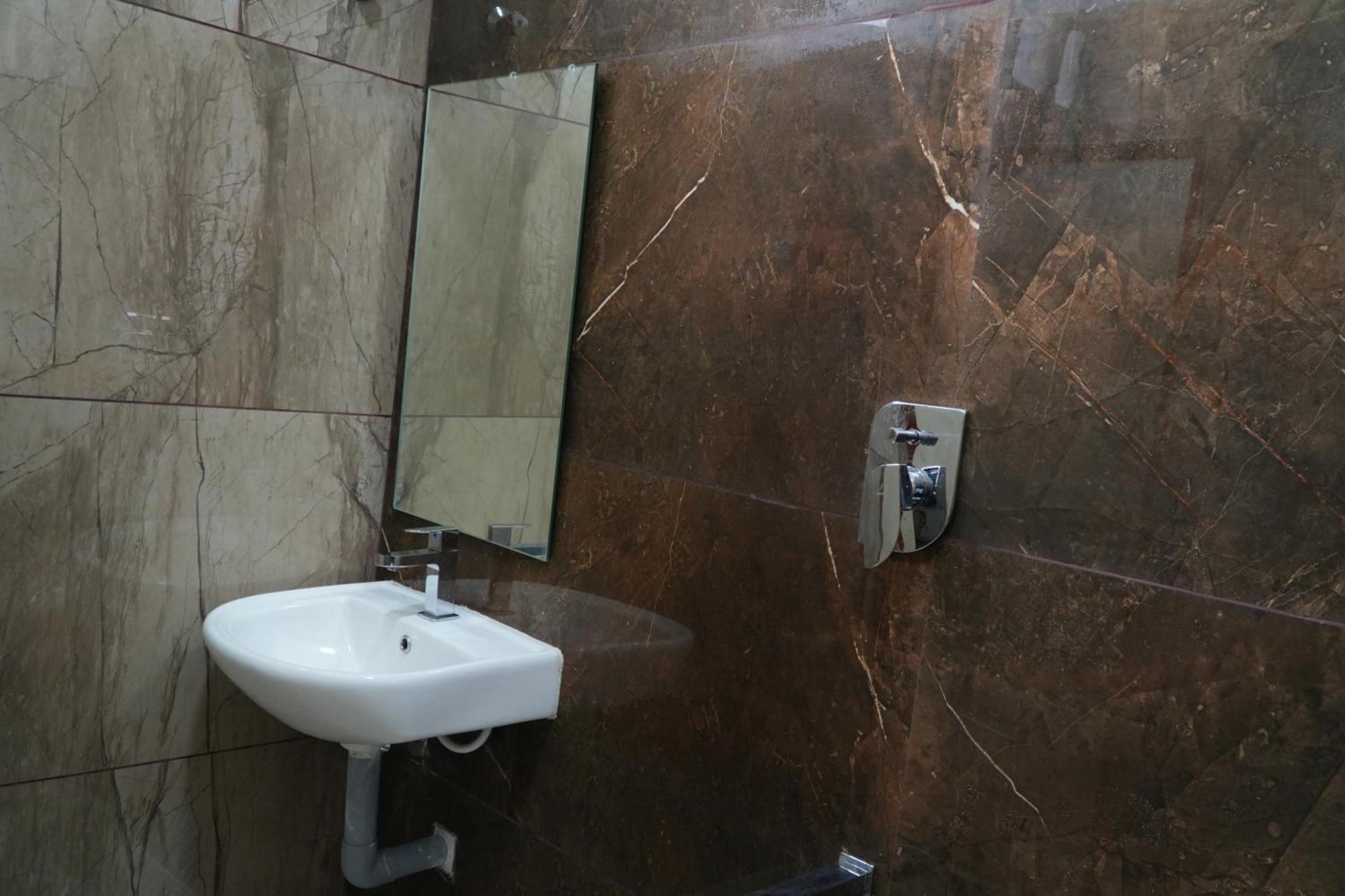Uj Pallazzio - Business Class Luxury Hotel Tiruvannāmalai Buitenkant foto