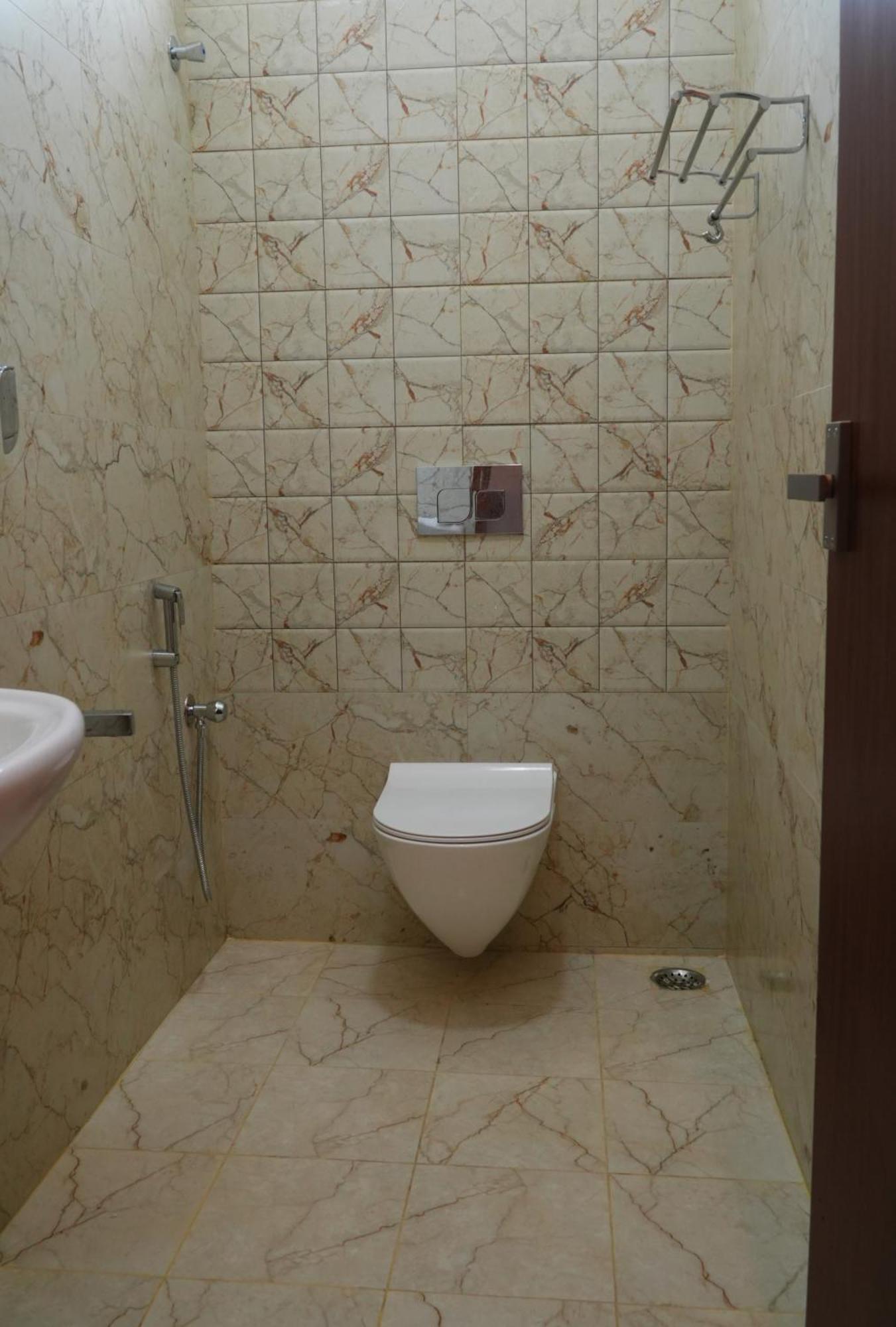Uj Pallazzio - Business Class Luxury Hotel Tiruvannāmalai Buitenkant foto