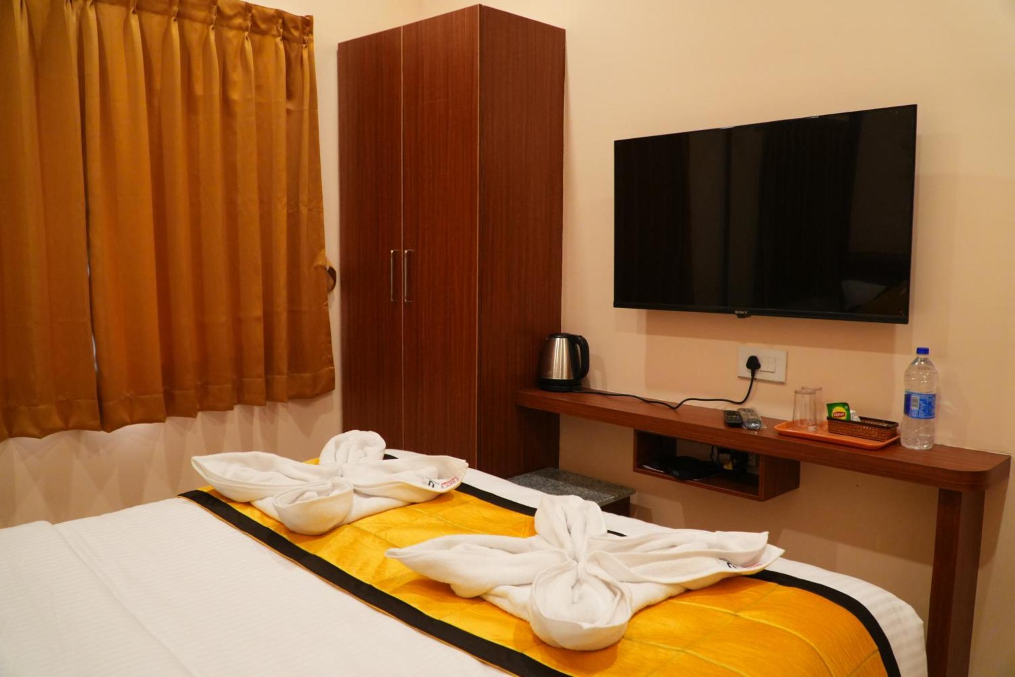 Uj Pallazzio - Business Class Luxury Hotel Tiruvannāmalai Buitenkant foto