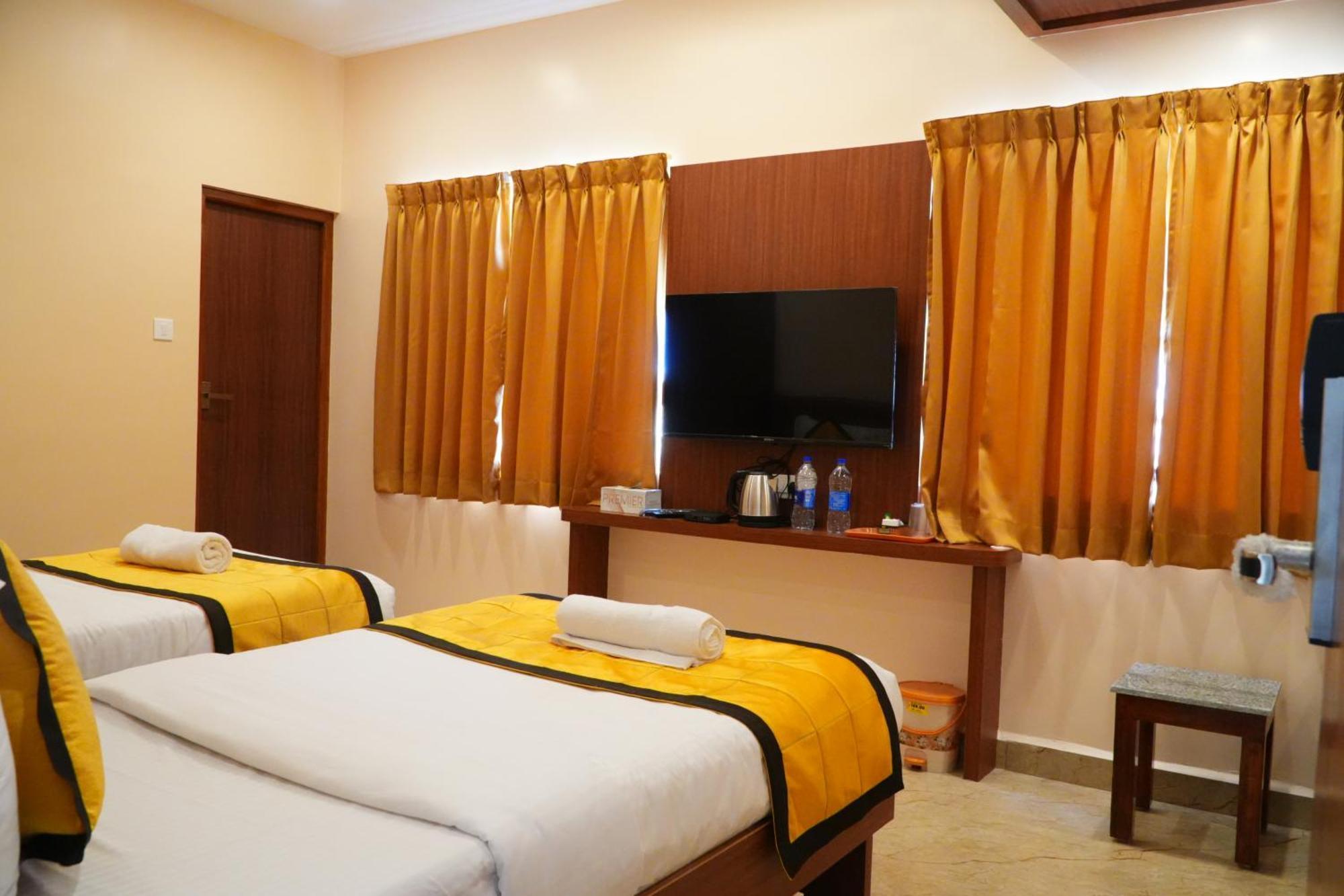 Uj Pallazzio - Business Class Luxury Hotel Tiruvannāmalai Buitenkant foto