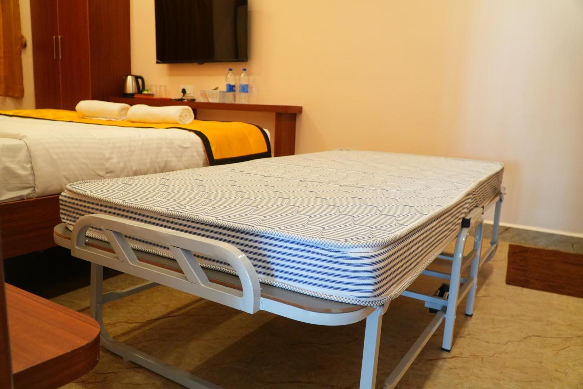 Uj Pallazzio - Business Class Luxury Hotel Tiruvannāmalai Buitenkant foto