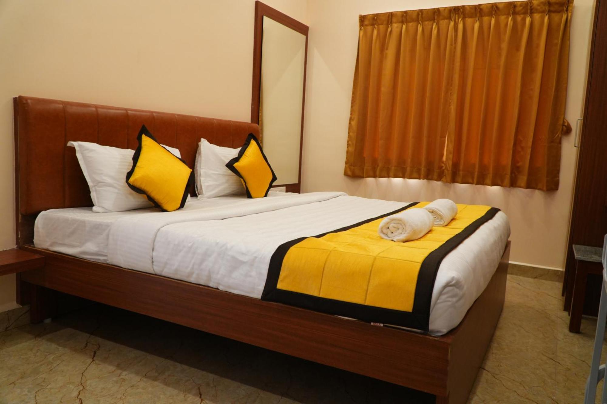 Uj Pallazzio - Business Class Luxury Hotel Tiruvannāmalai Buitenkant foto