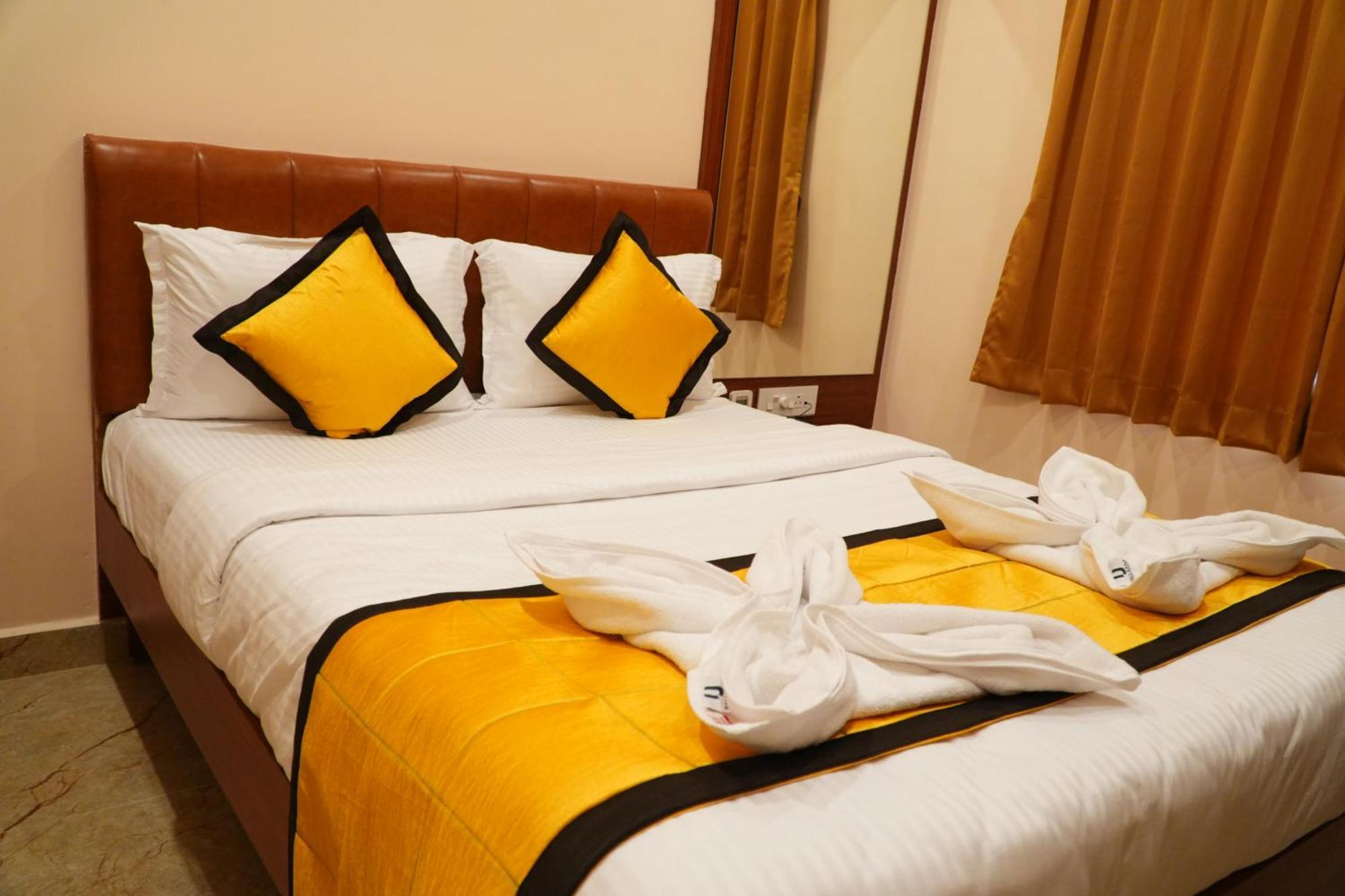 Uj Pallazzio - Business Class Luxury Hotel Tiruvannāmalai Buitenkant foto
