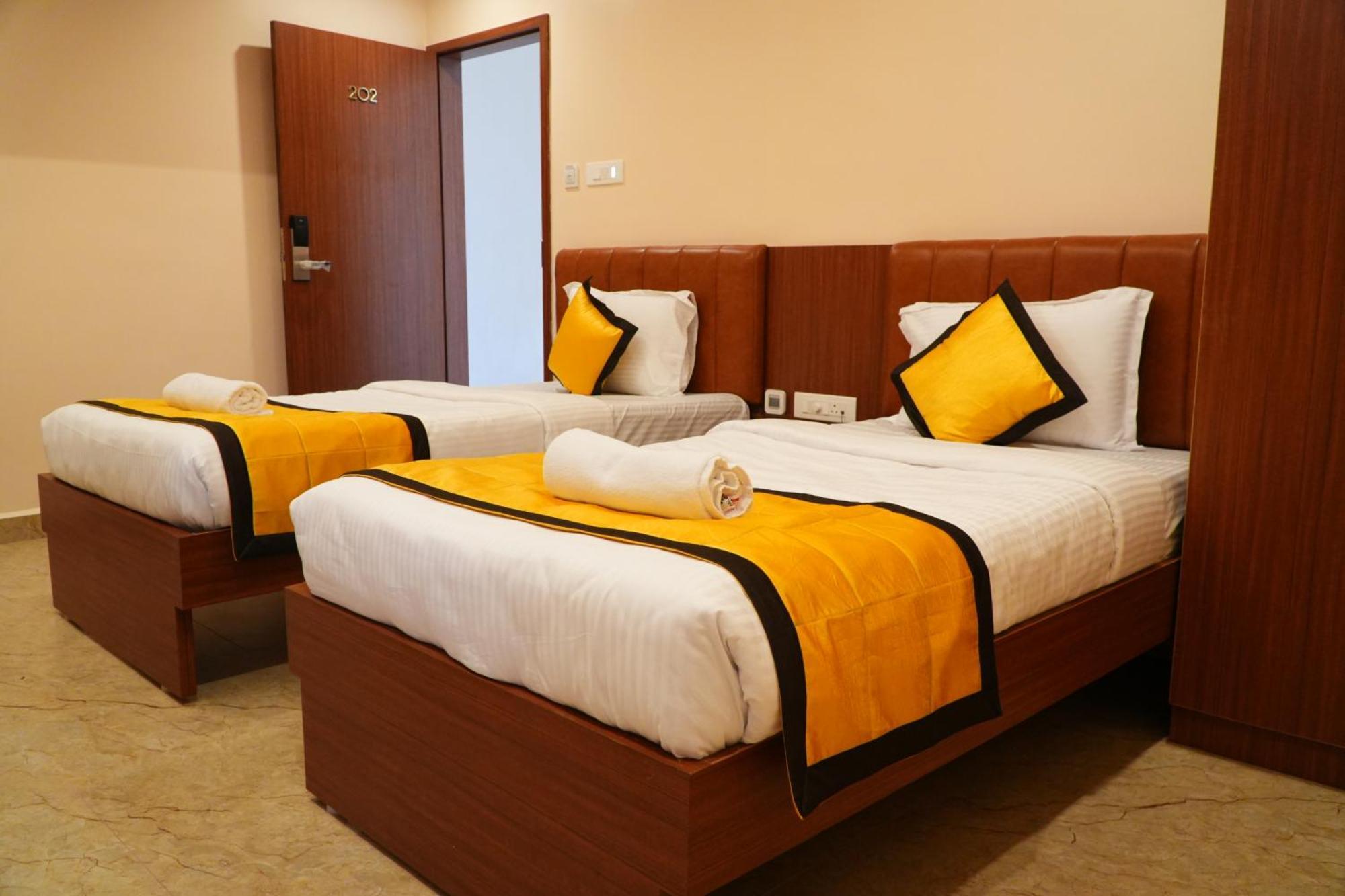 Uj Pallazzio - Business Class Luxury Hotel Tiruvannāmalai Buitenkant foto