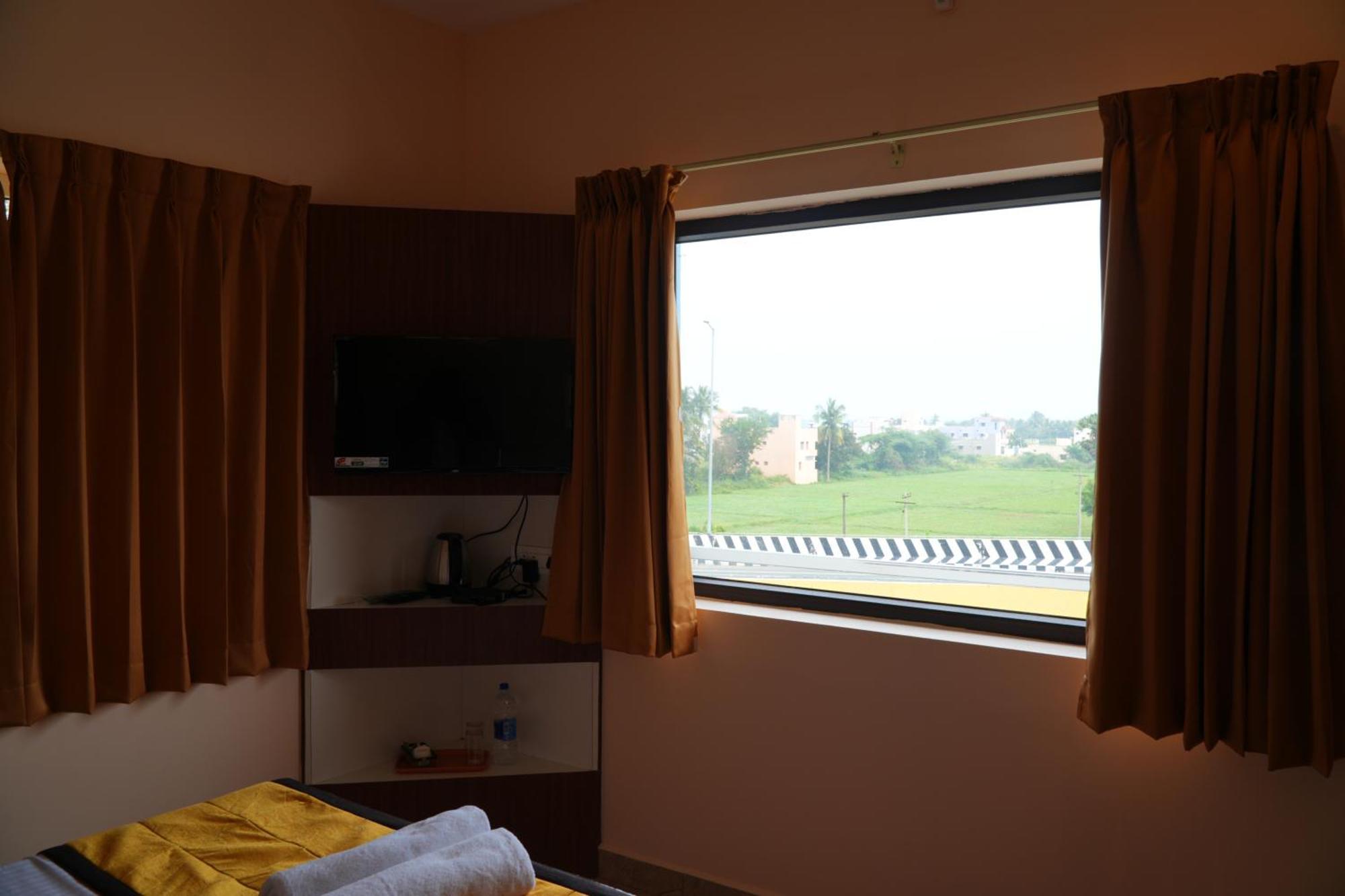 Uj Pallazzio - Business Class Luxury Hotel Tiruvannāmalai Buitenkant foto