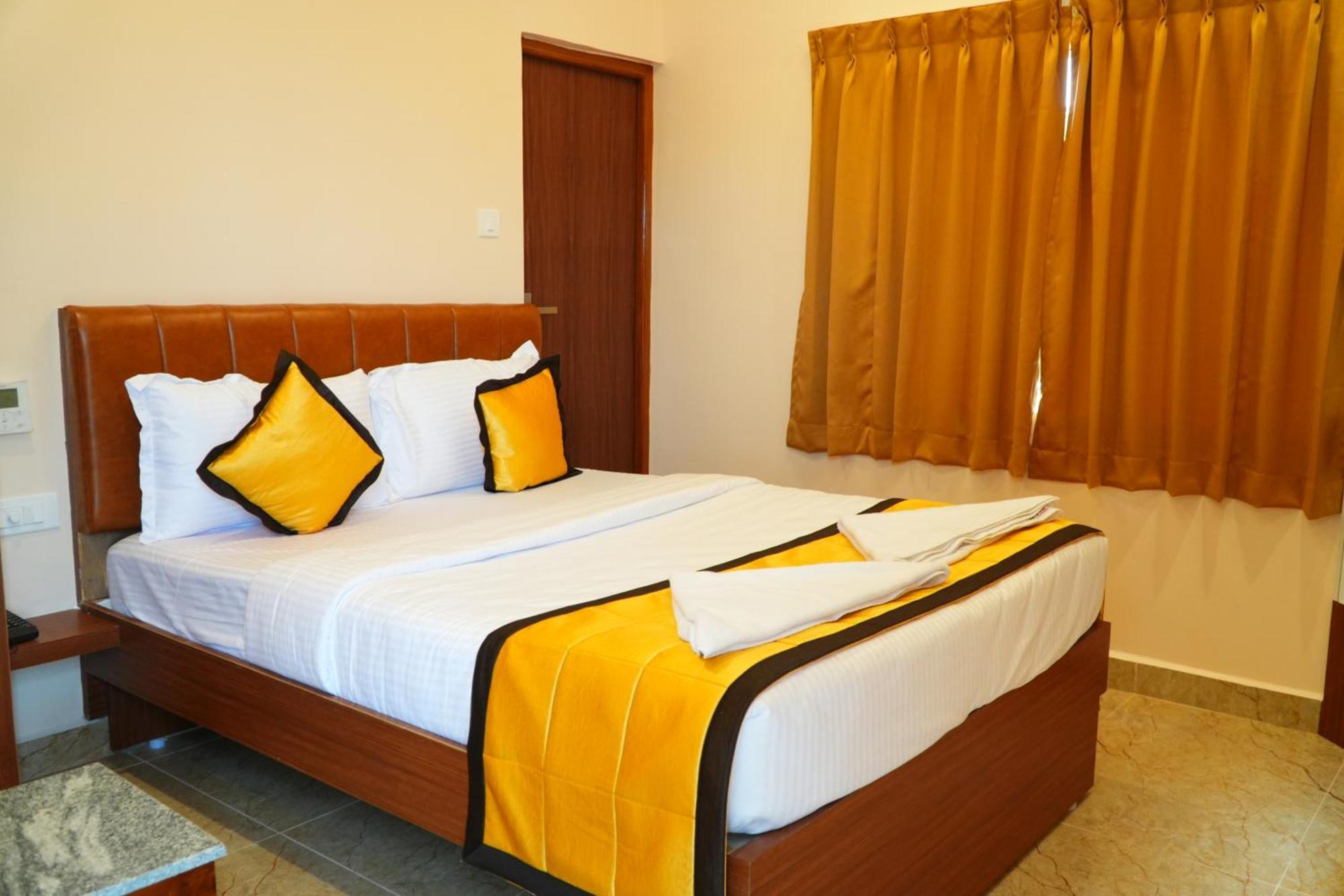 Uj Pallazzio - Business Class Luxury Hotel Tiruvannāmalai Buitenkant foto