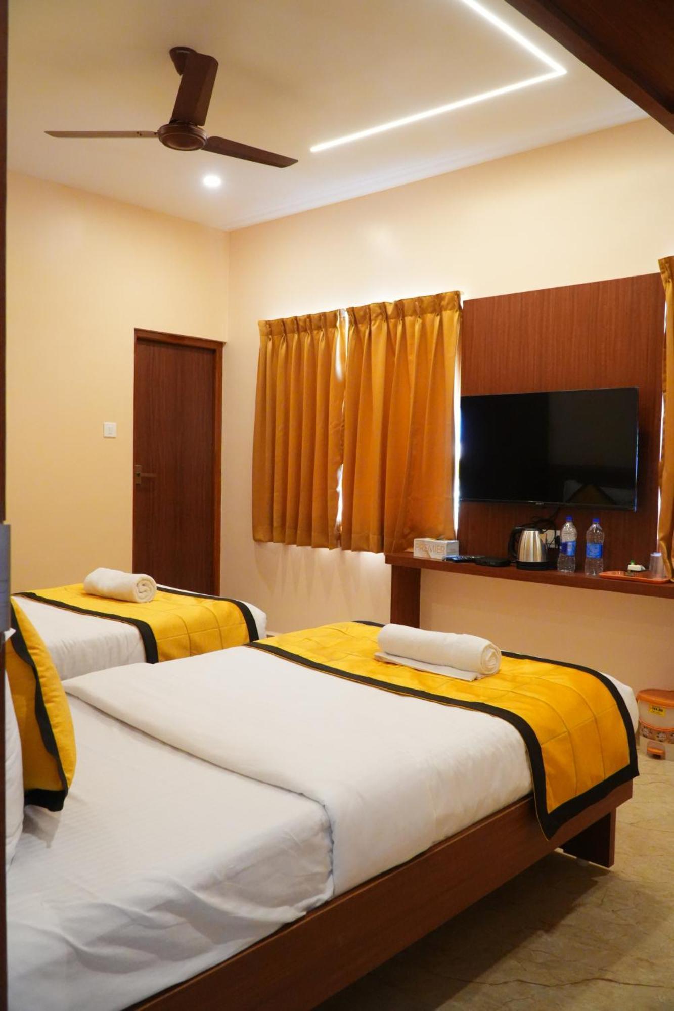 Uj Pallazzio - Business Class Luxury Hotel Tiruvannāmalai Buitenkant foto